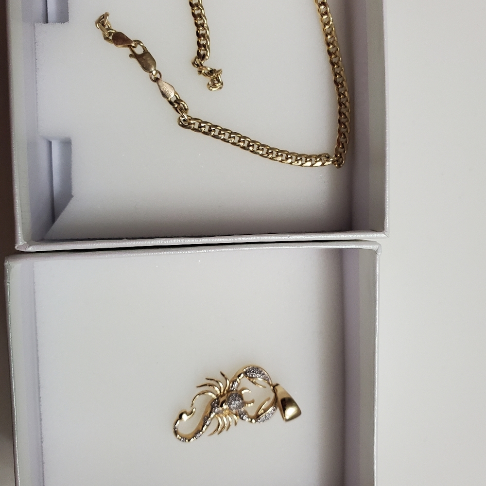Gold 10k Pendant and bracelet 22cm